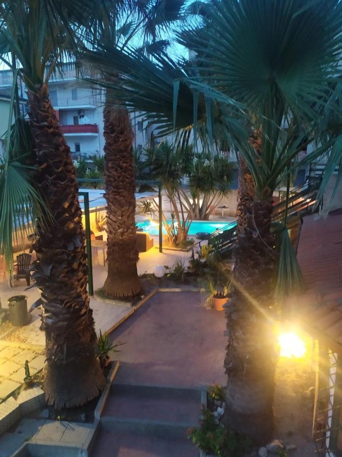 Joli Jardin Bed & Breakfast Marina di Schiavonea Eksteriør bilde